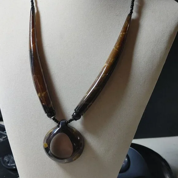 Brown Tan Horn Pendant Necklace Vintage Seed Beaded Strand Barrel Clasp Resin - Picture 8 of 16